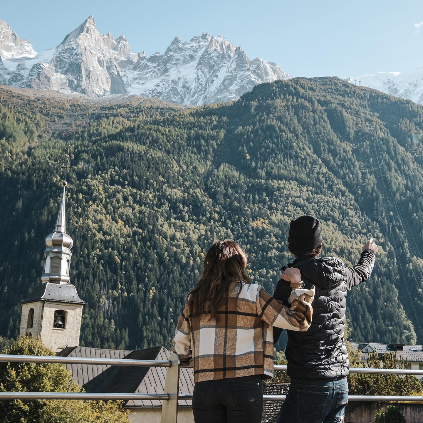 Chamonix - Couple avec vue montagne