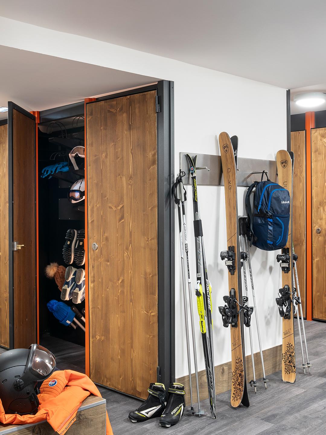 Casiers à ski avec sèche-chaussures et sèche-gants des Chalets Làska aux Contamines-Montjoie