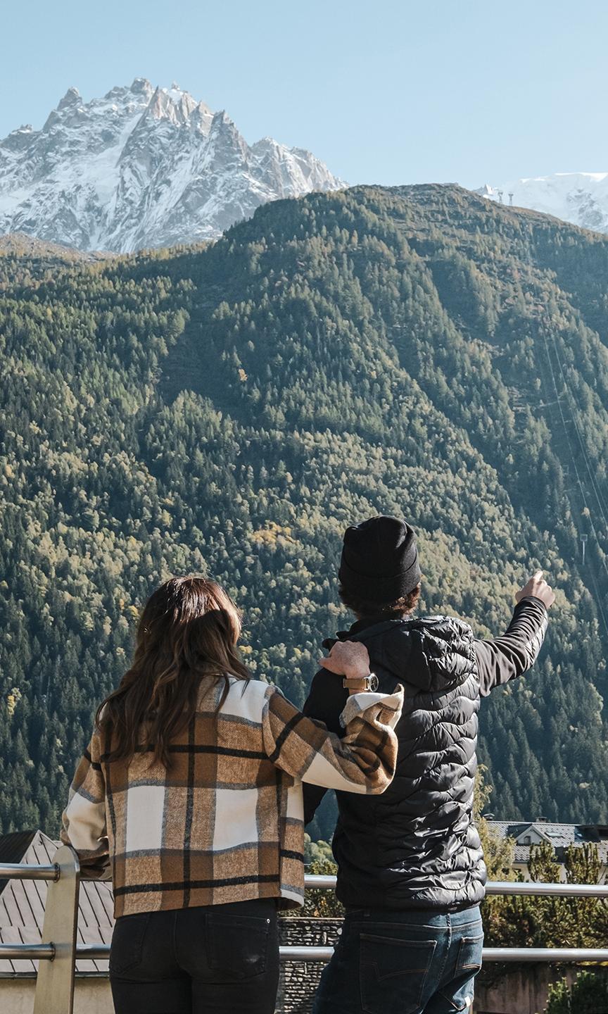 Chamonix - Couple avec vue montagne