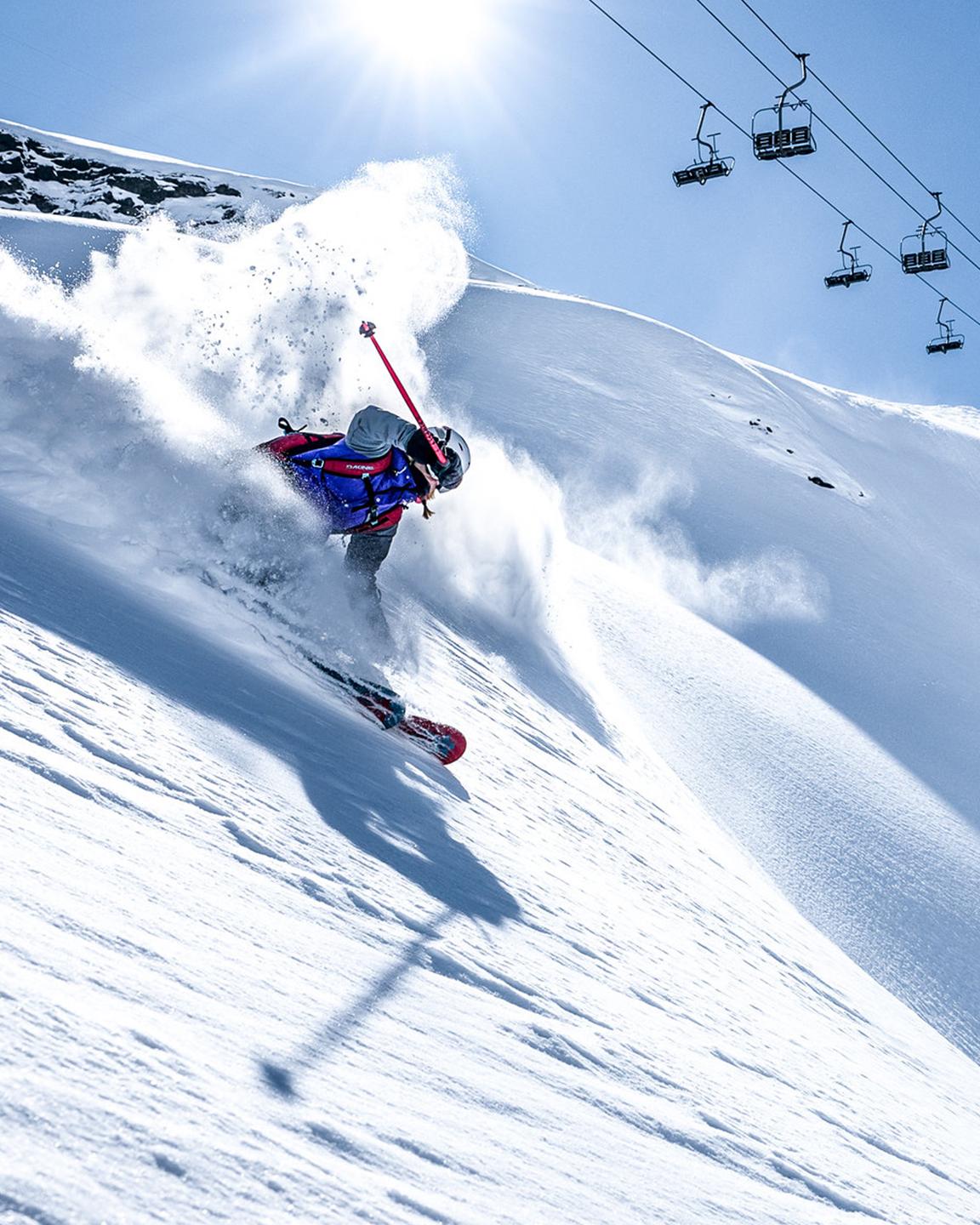 Descente en ski freeride sur les pistes de San Bernardo à La Rosière